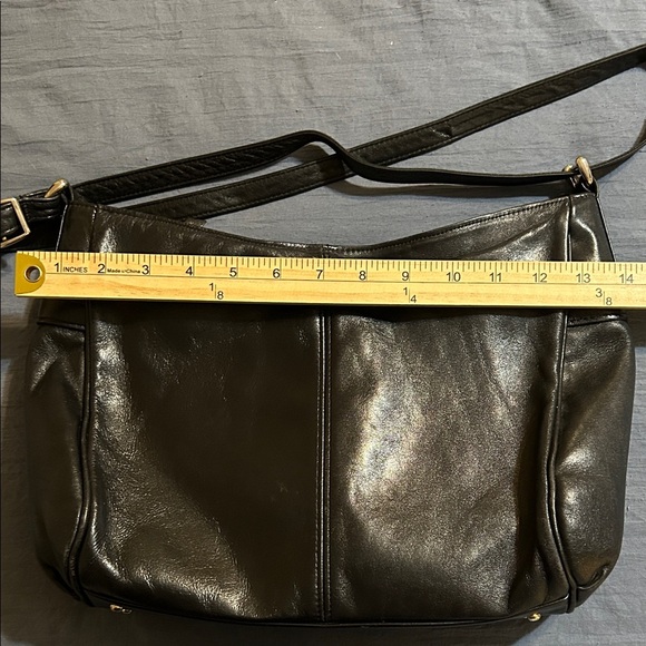 SAS Classic Black Genuine Leather Shoulder Bag - Picture 5 of 7